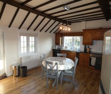 4 bedroom detached house to rent - Photo 2