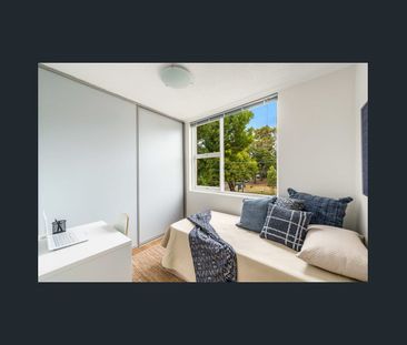 Stylish 2 bedroom top-floor apartment - Photo 3