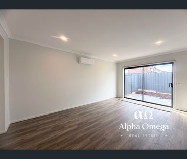 27 Mettle Street, Clyde North, Vic 3978 - Photo 2
