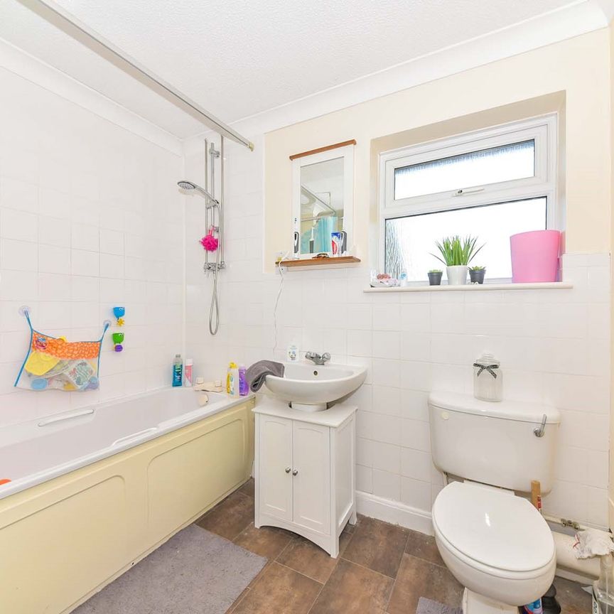 4 bedroom house to rent Foxfield Way, Oakham, LE15 - Photo 1