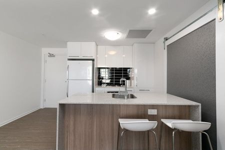 MILTON- FULLY FURNISHED 1 BEDROOM 1 BATHROOM APARTMENT WITH 1 CARPARK - JUST 2KM FROM THE CBD - Photo 4