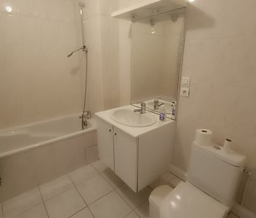 Location Appartement 2 pièces 35m² LA ROCHE SUR YON 85000 - Photo 3
