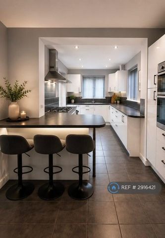 4 bedroom terraced house to rent - Photo 4