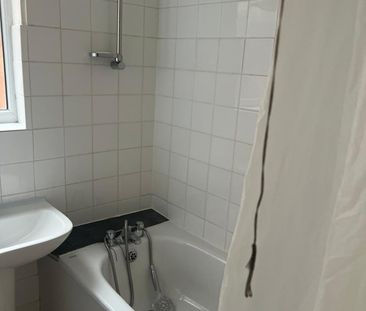 1 Bed Flat, Fosse Road South, LE3 - Photo 3