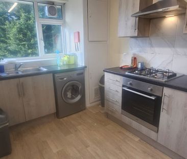 2 Bed - 34a Ash Grove, Hyde Park, Leeds - LS6 1AY - Student - Photo 4