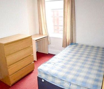 4 bedroom terraced house to rent - Photo 3