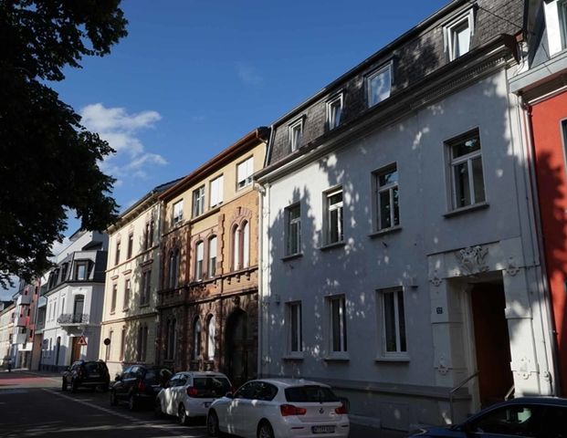 Offene 2-Zimmer-Wohnung (116 m²) in Stadthaus in Lörrach zentrumsnah mit idyllischem Innenhof - Photo 1