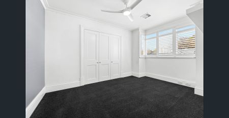 Exquisite designer home: A perfect blend of style and sophistication - Photo 5