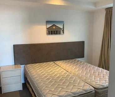 Central Auckland 2BR Apt w/ Parking - Photo 2