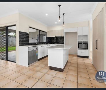 Spacious Family Home @ Kanimbla Heights - Photo 3