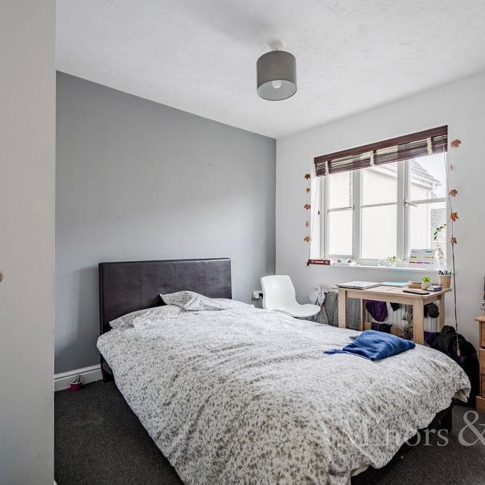 4 bedroom townhouse to rent - Photo 1