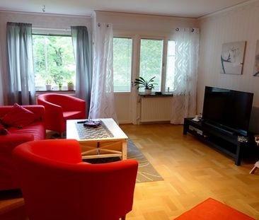Stripavägen: Radhustvåa med uteplats - Photo 1