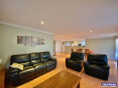 Furnished Home - Large 4 Bedroom Property - Photo 2