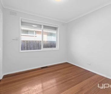 Spacious Gem - 3-Bedroom Home in Prime Avondale Heights Location! - Photo 2