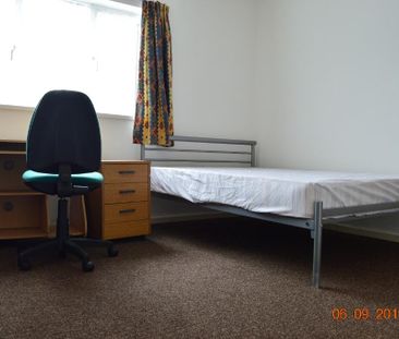 4 bedroom terraced house to rent - Photo 6