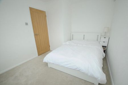 3 bedroom house to rent Conifer Avenue, Poole, BH14 - Photo 5