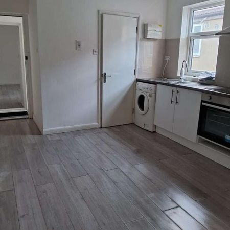 Crawley Road, Luton, LU1 - Photo 4