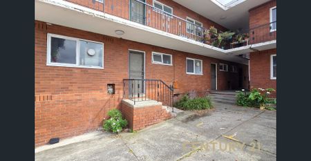 Stylish 1-Bed Retreat in Prime Location - Photo 5