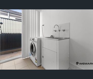 Blakeview Gem, Sleek & Sunny Retreat! 🌿 - Photo 2