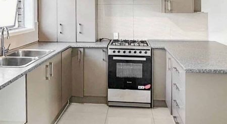 2 bedroom home for Rent in Papatoetoe! - Photo 3