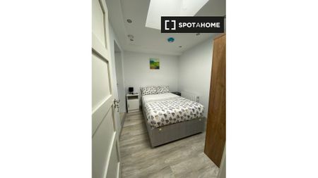 3-bedroom house to rent in Dublin - Photo 2