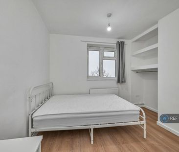 1 bedroom in a flat share to rent - Photo 3