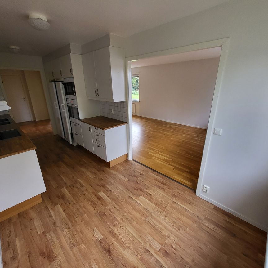 Karlslättsv 9 A - Foto 1