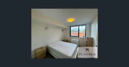 Stylish and Fully Furnished 1x1 in Prime Highgate Location with Secure Parking - Photo 3