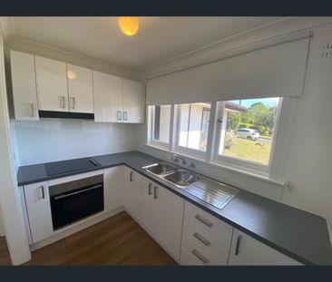 10 Bell Crescent, Leumeah, NSW 2560 - Photo 2