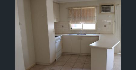 3-bedroom unit in a quiet cul-de-sac - Photo 2