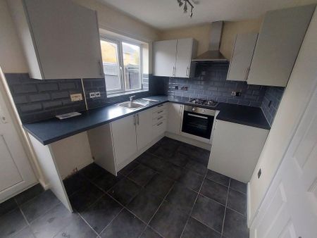 2 bedroom semi-detached house to rent - Photo 5