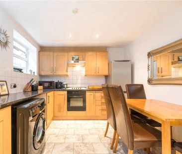 3 bedroom flat to rent - Photo 2