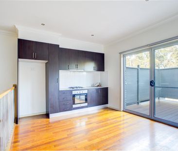 Stylish & Central Townhouse - Photo 3