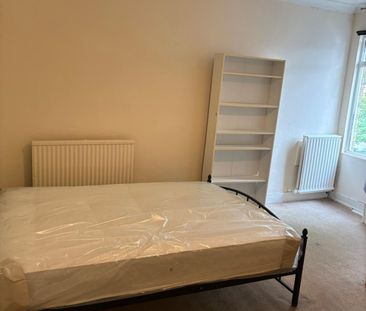 1 bed Room in Shared House - To Let - Photo 5