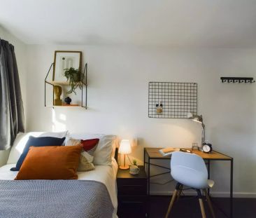 6 Bedroom House - Photo 6