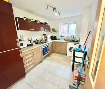 1 bedroom in a flat share to rent - Photo 4