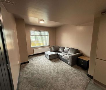 5 bedroom house share fully renovated - Photo 1