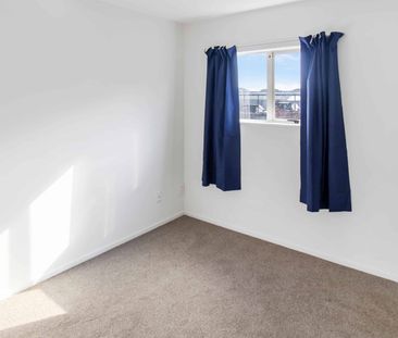 Freshly updated 3 bedroom home in prime Papatoetoe location! - Photo 3