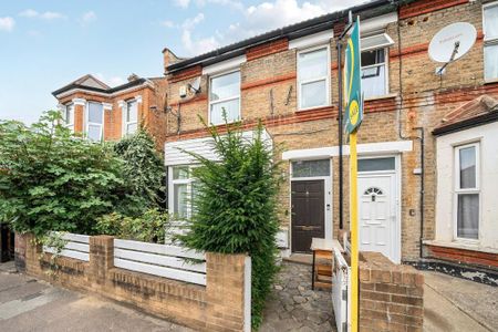 4 bedroom terraced house to rent - Photo 3