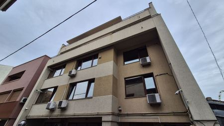 Nivel in casa, recomandat si activitati birou, Central, Bra - Fotografie 2