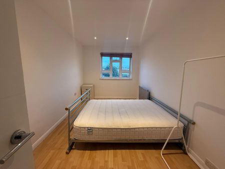 3 bedroom flat to rent - Photo 3