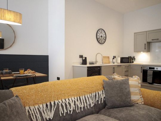 High Street - Photo 1