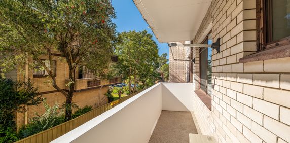 MODERN AND CONVENIENT APARTMENT - Photo 2