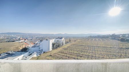 Neubau Erstbezug Sonnige Drei Zimmer Wohnung mit geräumiger Außenfläche und Fernblick - Foto 5