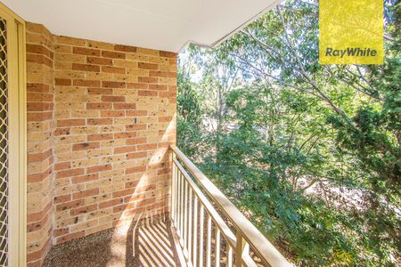 BEAUTIFULLY COSY RENOVATED 3 BEDROOM UNIT - Photo 4