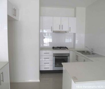 SPLIT-LEVEL 2 BEDROOM APARTMEN - Photo 1