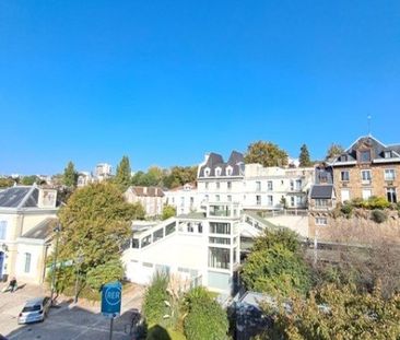 Dans un quartier résidentiel calme, nous vous proposons ce charmant... - Photo 3