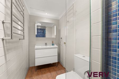 ELEGANT ‘ELMS’ 4-BEDROOM TOWNHOUSE - Photo 4