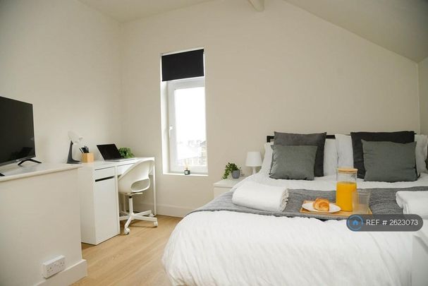 1 bedroom in a house share to rent - Photo 1