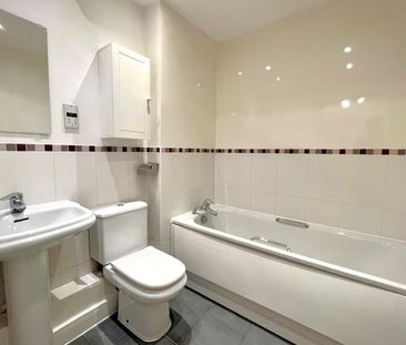 Abingdon Court, Woking, Surrey, GU22 - Photo 6